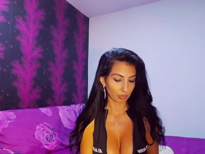 BrunetteBabe69