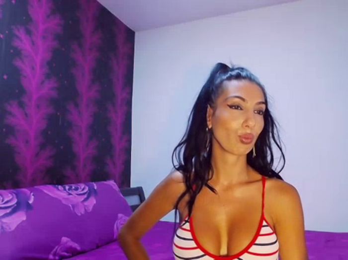 BrunetteBabe69