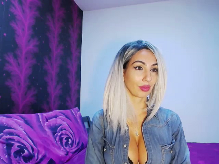 BrunetteBabe69