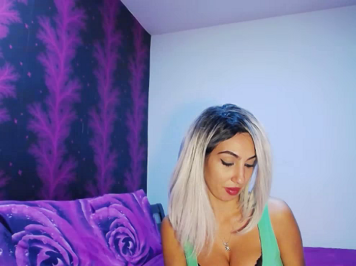 BrunetteBabe69