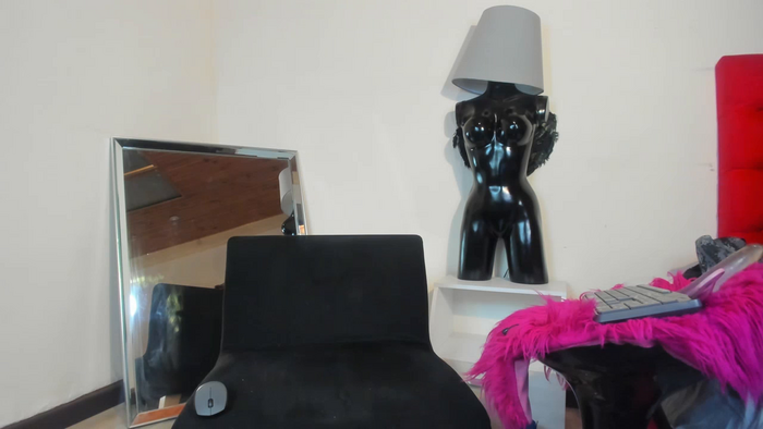 ChicasYGuy