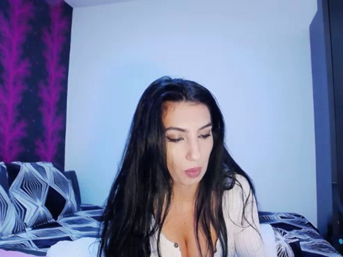 BrunetteBabe69