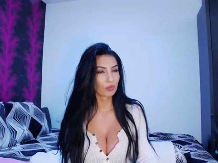 BrunetteBabe69
