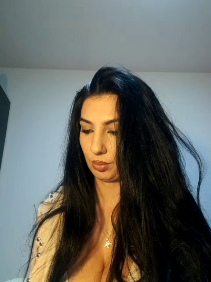 BrunetteBabe69