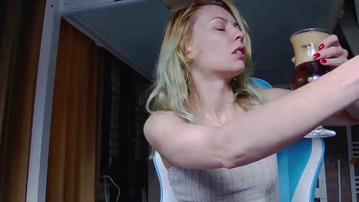 KaroKaroline